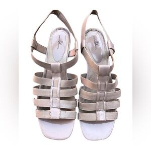 JACLYN SMITH BEIGE SANDALS 9.5